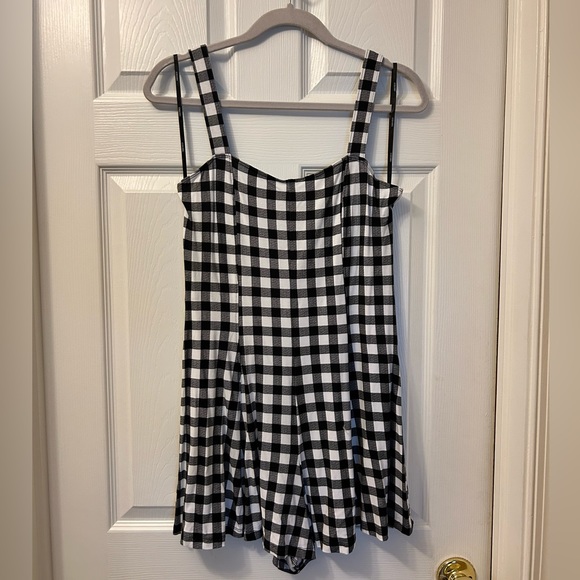 Forever 21 Black & White Gingham Sweetheart Neckline Romper - Picture 2 of 14
